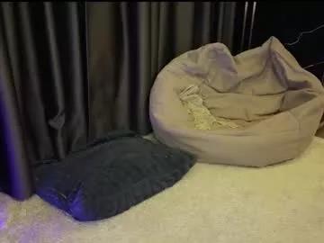 deedeedoll from Chaturbate
