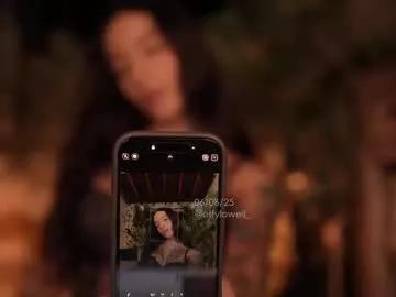 effylowell_ from Chaturbate