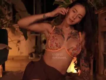 effylowell_ from Chaturbate