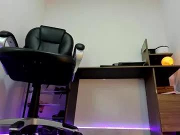 ella_lxx_ from Chaturbate