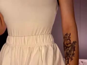 ellie_hollow from Chaturbate