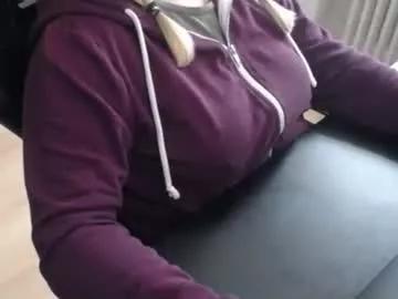 elly_petite from Chaturbate