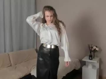 Emelinereasor webcams show profile image 