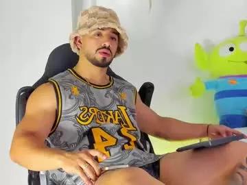 ezzio_scolaro from Chaturbate