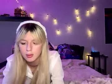 fluffy_delle from Chaturbate
