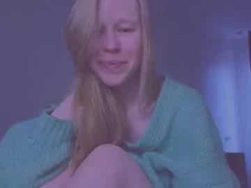 hihi_im_chloe from Chaturbate