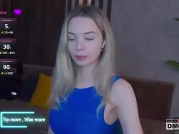 holl1would from Chaturbate