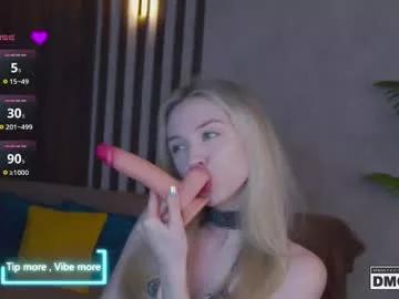 holl1would from Chaturbate