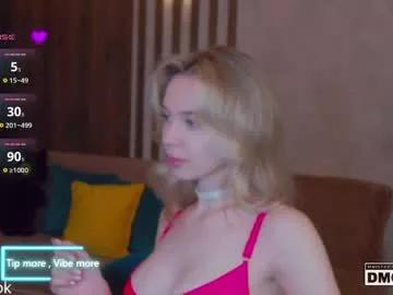 holl1would from Chaturbate