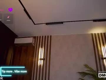 holl1would from Chaturbate
