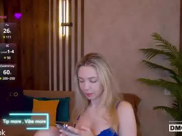 holl1would from Chaturbate