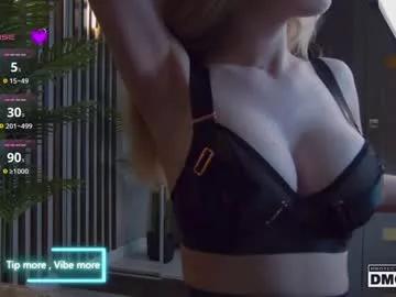 holl1would from Chaturbate