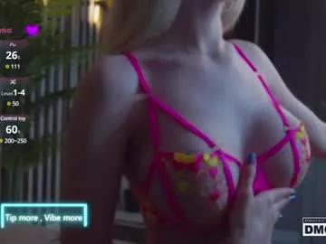holl1would from Chaturbate