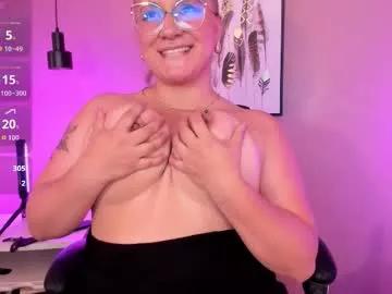 hollie_joliie from Chaturbate