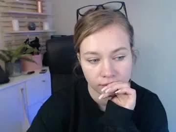 holly_bb95 from Chaturbate