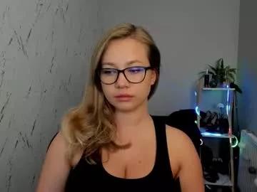 holly_bb95 from Chaturbate
