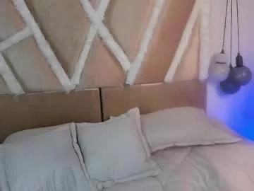 holly_rose69 from Chaturbate
