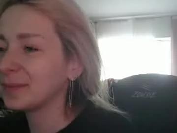 izzyholly from Chaturbate