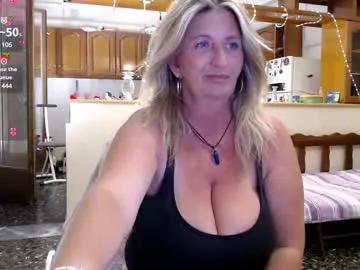 jennadeluxe from Chaturbate