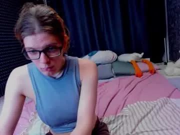 kiki_krash from Chaturbate