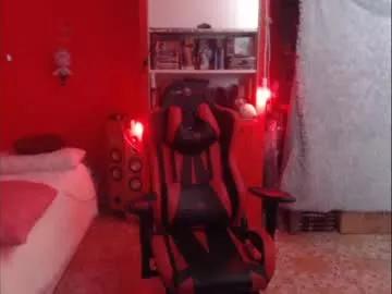 kinkyerikat from Chaturbate