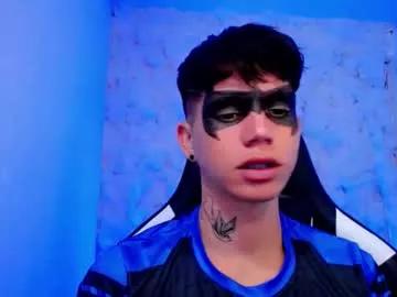 kiss_whitee from Chaturbate