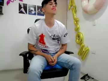 kiss_whitee from Chaturbate