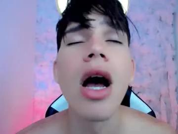 kiss_whitee from Chaturbate