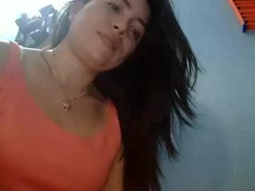 kissmelovejummy from Chaturbate