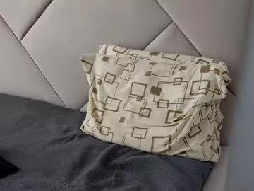 kiwigray from Chaturbate