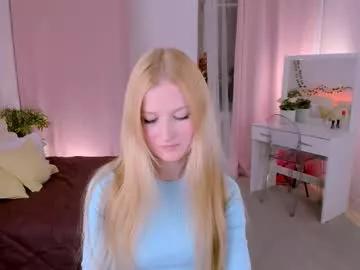 laly_peach from Chaturbate