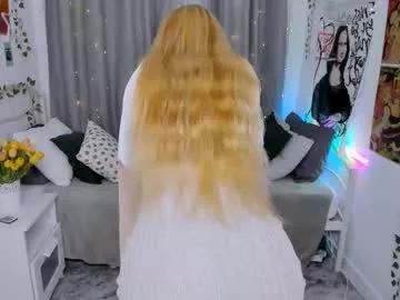 laly_peach from Chaturbate
