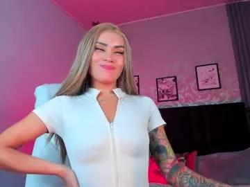 lara_bombshell from Chaturbate