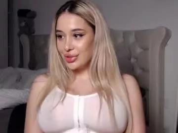 lexxyselena from Chaturbate