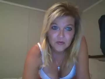 lilblonde412 from Chaturbate