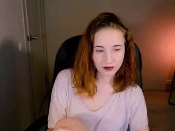 little_pretty_woman from Chaturbate