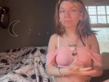 lizzyylovesick from Chaturbate