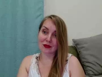 lolawhite8 from Chaturbate