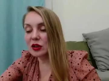 lolawhite8 from Chaturbate