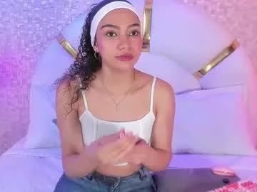 luucy_jonnes from Chaturbate