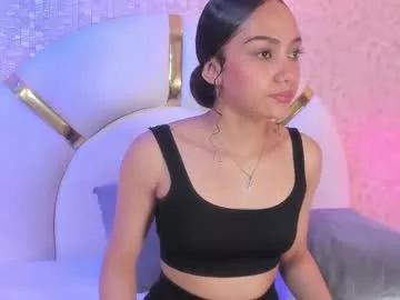 luucy_jonnes from Chaturbate