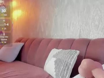 maca_bloom from Chaturbate
