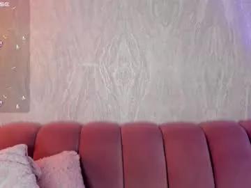 maca_bloom from Chaturbate