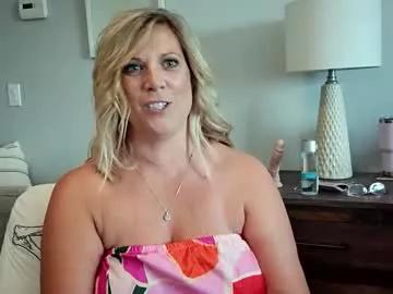 Mi_blueeyed_milf webcams show profile image 