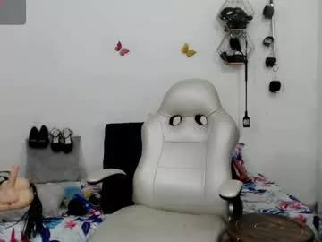 mom_17 from Chaturbate