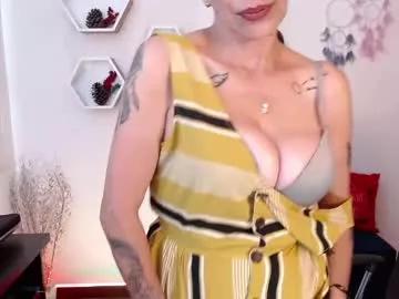 momdevora from Chaturbate