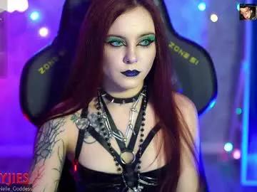 nelle_ from Chaturbate