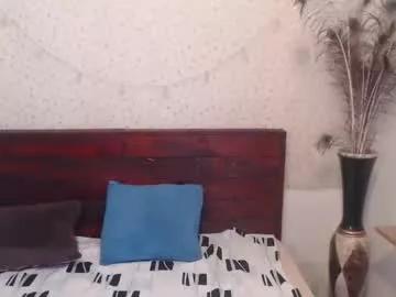 nikkiemilky from Chaturbate