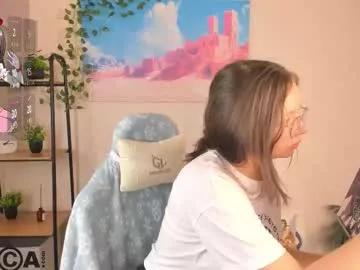 noora_moore from Chaturbate