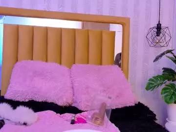pettit_courtny from Chaturbate